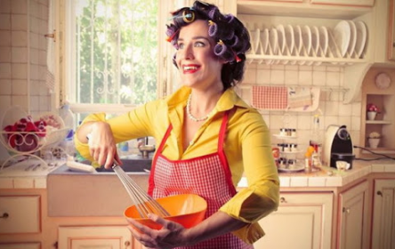 Свежие новости: Украинцы считают, что «место женщины на кухне» - опрос