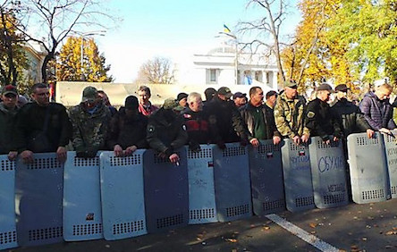 Свежие новости: Николаевские нардепы поддерживают часть требований митингующих у Рады, но осуждают их за рукоприкладство