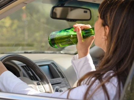 Свежие новости: В Киеве пьяная женщина-водитель выехала на встречную полосу и разбила три автомобиля