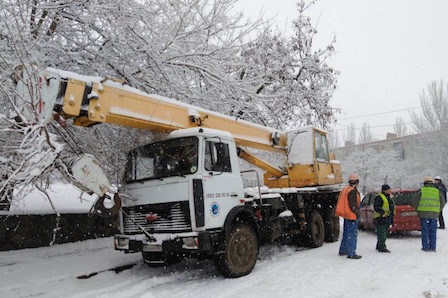 Свежие новости: В Николаеве ДТП: легковушка врезалась в автокран