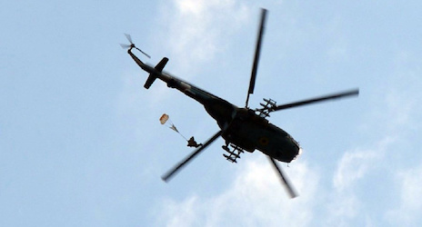 Свежие новости: Николаевские десантники отработали парашютные прыжки на воду Южного Буга с высоты 400 метров