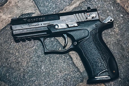 Свежие новости: В Киеве именинник расстрелял обойму в мужчину и заявил, что тот на него напал