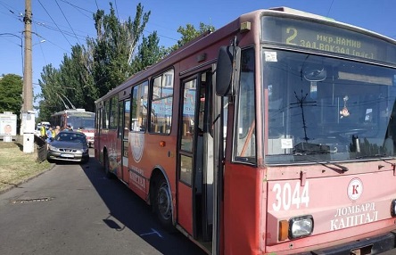 Свежие новости: ДТП в центре Николаева: столкнулись троллейбус и «Деу»