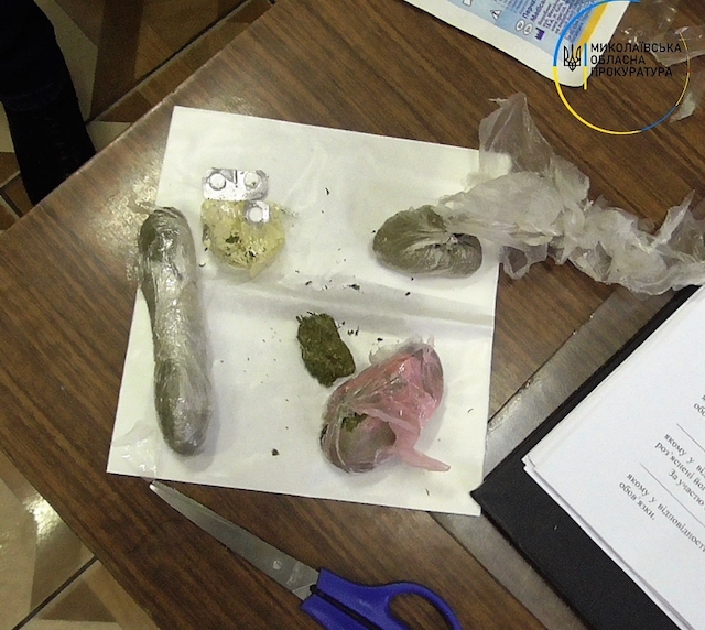 Фото новости: Экс-начальник отделения Арбузинской колонии оказался на скамье подсудимых за хранение наркотиков Свежие новости: Экс-начальник отделения Арбузинской колонии оказался на скамье подсудимых за хранение наркотиков