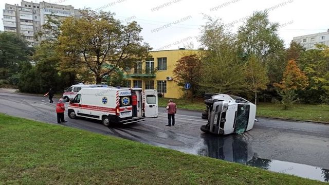 Свежие новости: В Запорожье легковушка перевернула маршрутку с пассажирами