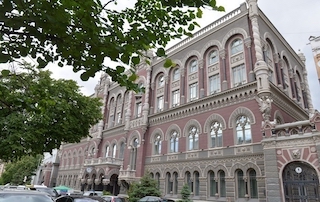 Свежие новости: Нацбанк суттєво знизив продаж валюти