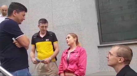 Свежие новости: Активисты партии Шария пришли к офису «Слуг народа» в поисках нардепа