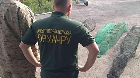 Свежие новости: На Кинбурне пограничники нашли ятеря с креветкой и крабами на два миллиона гривен