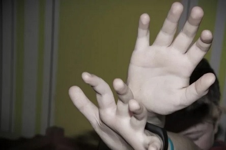 Свежие новости: ВИДЕО: Школьники избили семиклассника во время урока: ребенок госпитализирован