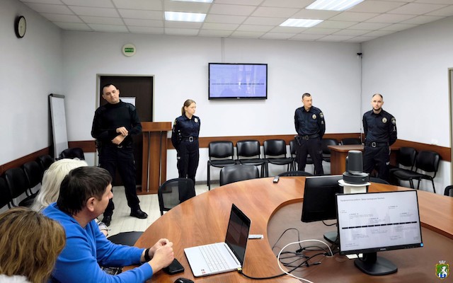 Свежие новости: Публічне звітування поліцейських офіцерів громади відбулося у Південноукраїнській громаді