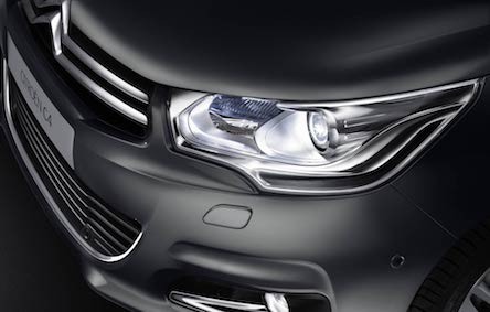 Свежие новости: С октября водители должны будут включать фары днем