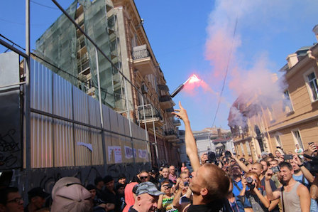 Свежие новости: В Одессе произошли массовые столкновения с полицией на месте скандальной стройки