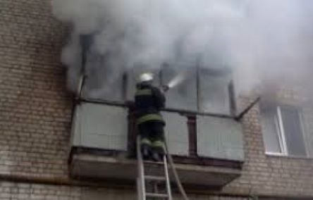 Свежие новости: Николаевские пожарные вывели женщину из охваченной огнем квартиры