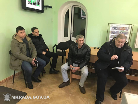 Свежие новости: Водитель николаевской «маршрутки» заявил, что трусы на поручне оставили пьяные пассажиры