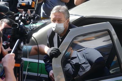 Свежие новости: Ефремова осудили на восемь лет. Он ничего не сказал после приговора — в отличие от своих сторонников