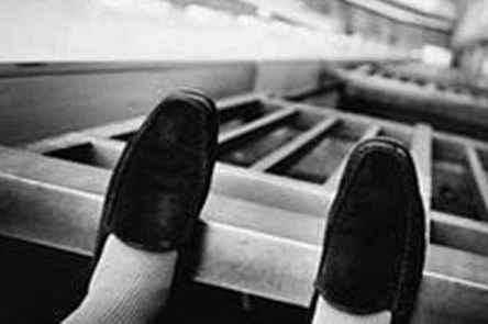 Свежие новости: Двое пенсионеров в Киеве выпрыгнули из окна