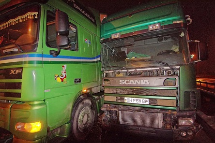 Свежие новости: ВИДЕО: На Южном мосту столкнулись две фуры и парализовали движение