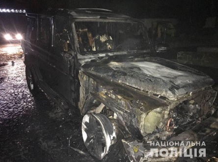 Свежие новости: Под Ровно неизвестные ночью подожгли джип депутата облсовета, в пожаре едва не сгорел его дом