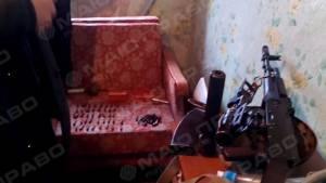 Фото новости: В Еланце мужчина хранил у себя дома наркотики, арсенал оружия и боеприпасов Свежие новости: В Еланце мужчина хранил у себя дома наркотики, арсенал оружия и боеприпасов