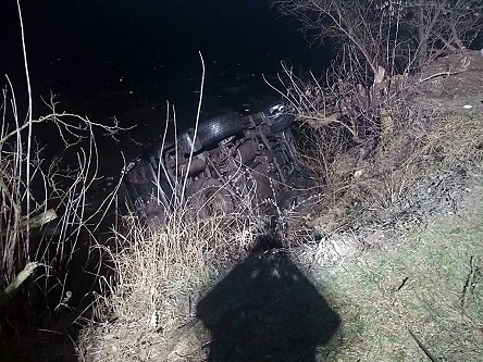 Свежие новости: На Днепропетровщине из пруда вытащили «Toyota» с телами четырёх человек внутри, в том числе 14-летней девочки