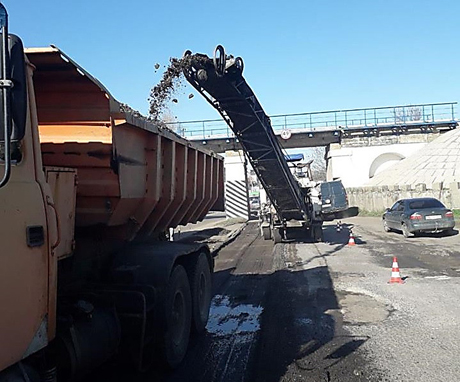 Свежие новости: Губернатор показал, как начали ремонтировать въезд со стороны Баштанки