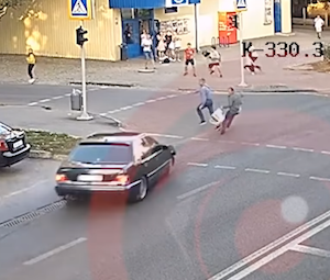 Свежие новости: В Днепре авто снесло толпу людей возле супермаркета