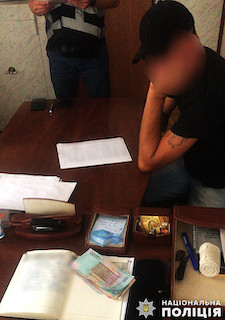 Фото новости: У Веселиновому затримали крадія, який хотів відкупитись від поліції Свежие новости: У Веселиновому затримали крадія, який хотів відкупитись від поліції