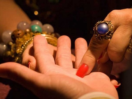 Свежие новости: В Николаеве правоохранители разыскивают двух женщин, которые под предлогом проведения «магического ритуала» обманули пенсионерку