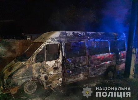 Свежие новости: В Николаеве сгорело маршрутное такси Mercedes Sprinter