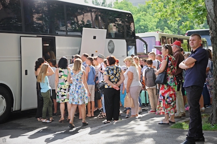 Свежие новости: Рюкзаки в руки і на канікули: 400 дітей пільгової категорії відправились на відпочинок в Рибаківку