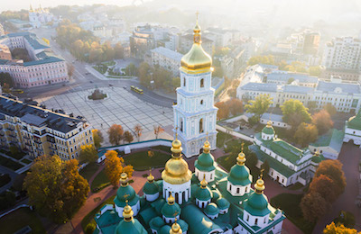 Свежие новости: На балконе устроили концерт в честь Дня Киева