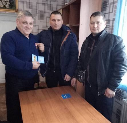 Свежие новости: Николаевские волонтеры вручили медаль нардепу Пидберезняку