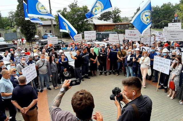 Свежие новости: Рабочие завода в Николаеве вышли на митинг под апелляционный суд