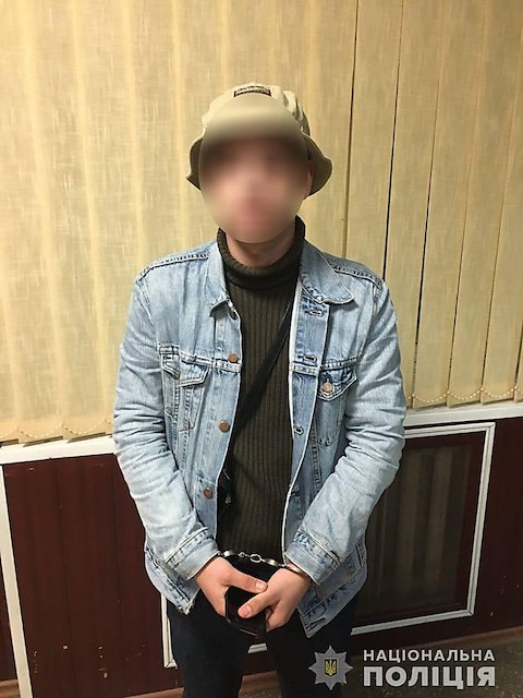 Свежие новости: На Николаевщине студент с пистолетом совершил разбойный налет на салон красоты, но ушел без денег