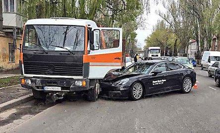 Свежие новости: В Одессе на тест-драйве разбили «Porshe» новой выставочной модели стоимостью в 3 миллиона гривен