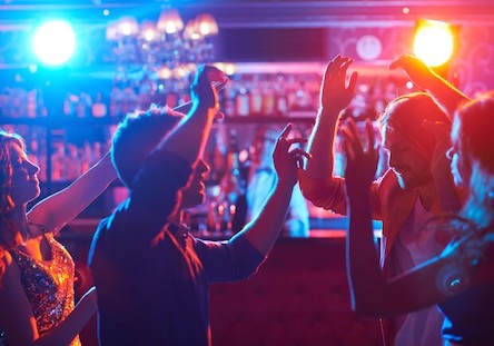 Свежие новости: Одесский горсовет снова пытается запретить барам, ресторанам и клубам работать после полуночи