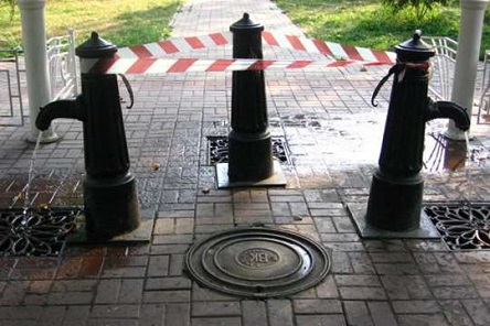Свежие новости: Киевлян заставляют платить за воду в бюветах: «Скоро получим счета за воздух»