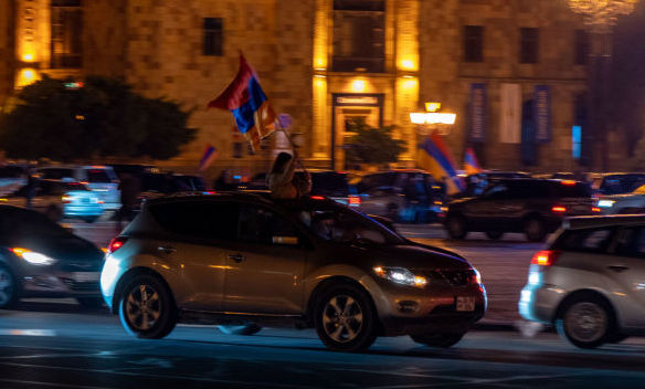 Фото новости: Автопробег в Ереване с требованием признать независимость Карабаха Свежие новости: Автопробег в Ереване с требованием признать независимость Карабаха