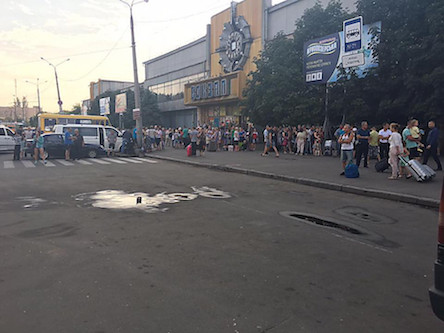 Свежие новости: В Николаевской ОГА возмутились «зазывалами», которые с нарушениями перевозят на отдых туристов от ж/д вокзала