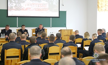 Свежие новости: В Острозі Голова Нацполіції відкрив тренінг для поліцейських, які працюють з викликами на лінію 102
