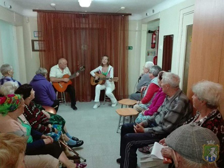 Свежие новости: У відділенні оздоровчо-реабілітаційних послуг лунали авторські пісні