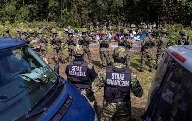 Свежие новости: Белорусские военные пытались прорвать границу с Польшей. Мигранты применяли газ