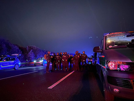 Свежие новости: В Германии мужчина захватил заложников после ссоры в туристическом автобусе