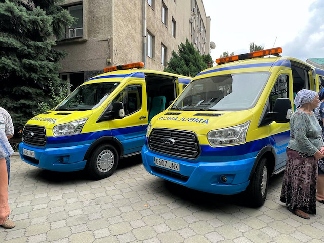 Свежие новости: Миколаїв отримав від благодійного фонду 6 автомобілів швидкої допомоги