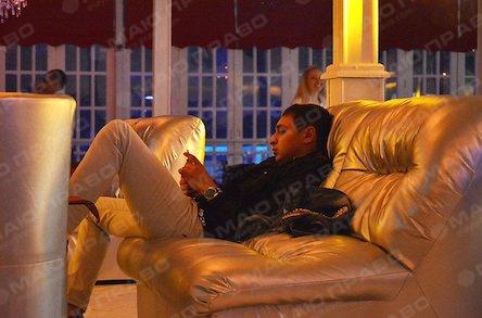 Свежие новости: Выпущенного из тюрьмы из-за «смертельной болезни» Казимирова снова обнаружили развлекающимся в ночном клубе