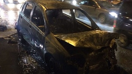 Свежие новости: В Киеве дотла сгорел автомобиль после ДТП
