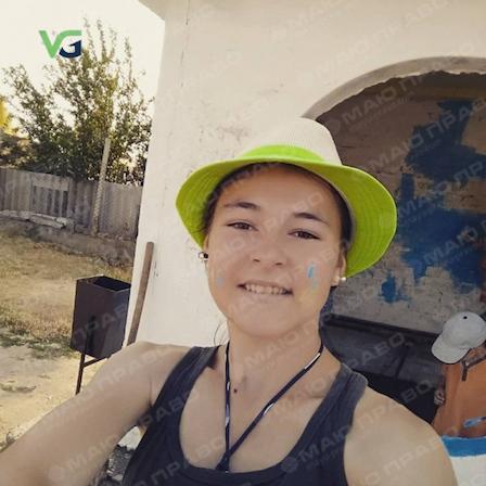 Свежие новости: Школьница из Новобогдановки вместе с подругой, не дожидаясь властей, навели порядок на автобусной остановке