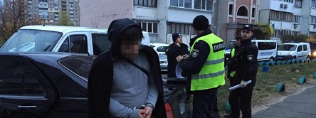 Фото новости: В Киеве банда грабителей-иностранцев протаранила 10 машин и наехала на полицейских Свежие новости: В Киеве банда грабителей-иностранцев протаранила 10 машин и наехала на полицейских