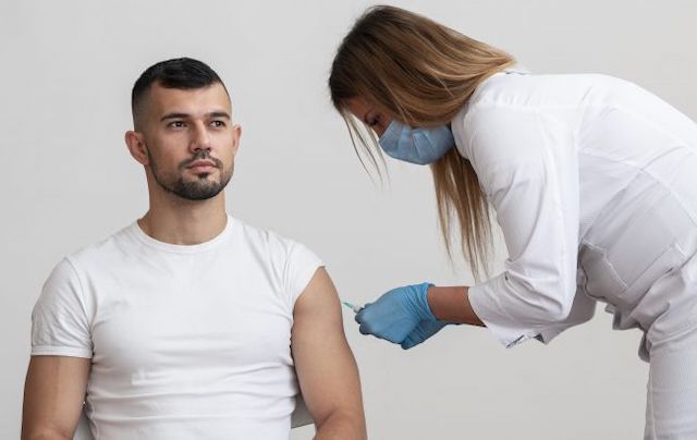 Свежие новости: В Украине более 100 побочных эффектов после прививки. Один человек попал в больницу