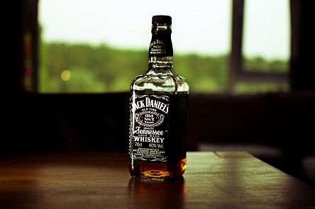 Фото новости: В Николаеве две воровки пытались вынести «Jack Daniel's» и «Jagermeister» Свежие новости: В Николаеве две воровки пытались вынести «Jack Daniel's» и «Jagermeister»